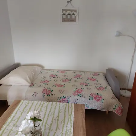 Apartmani Ana Cres Exterior photo