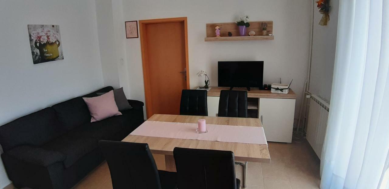 Apartment Ana *